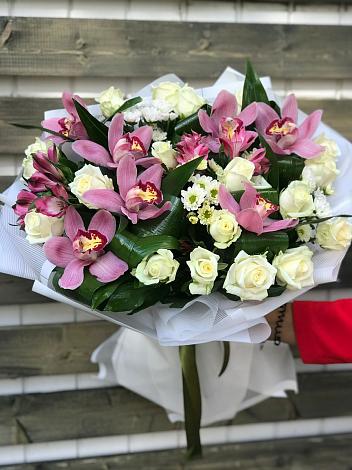 Букет цветов из: Розы и Хризантемы в Поселок санатория имени Герцена
