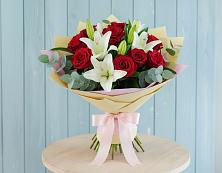 Букет цветов из:  Лилии и Розы в Поселок санатория имени Герцена