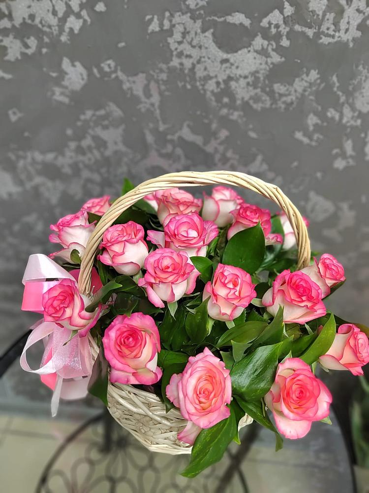 Цветочная композиция из Розы в корзине в Поселок санатория имени Герцена