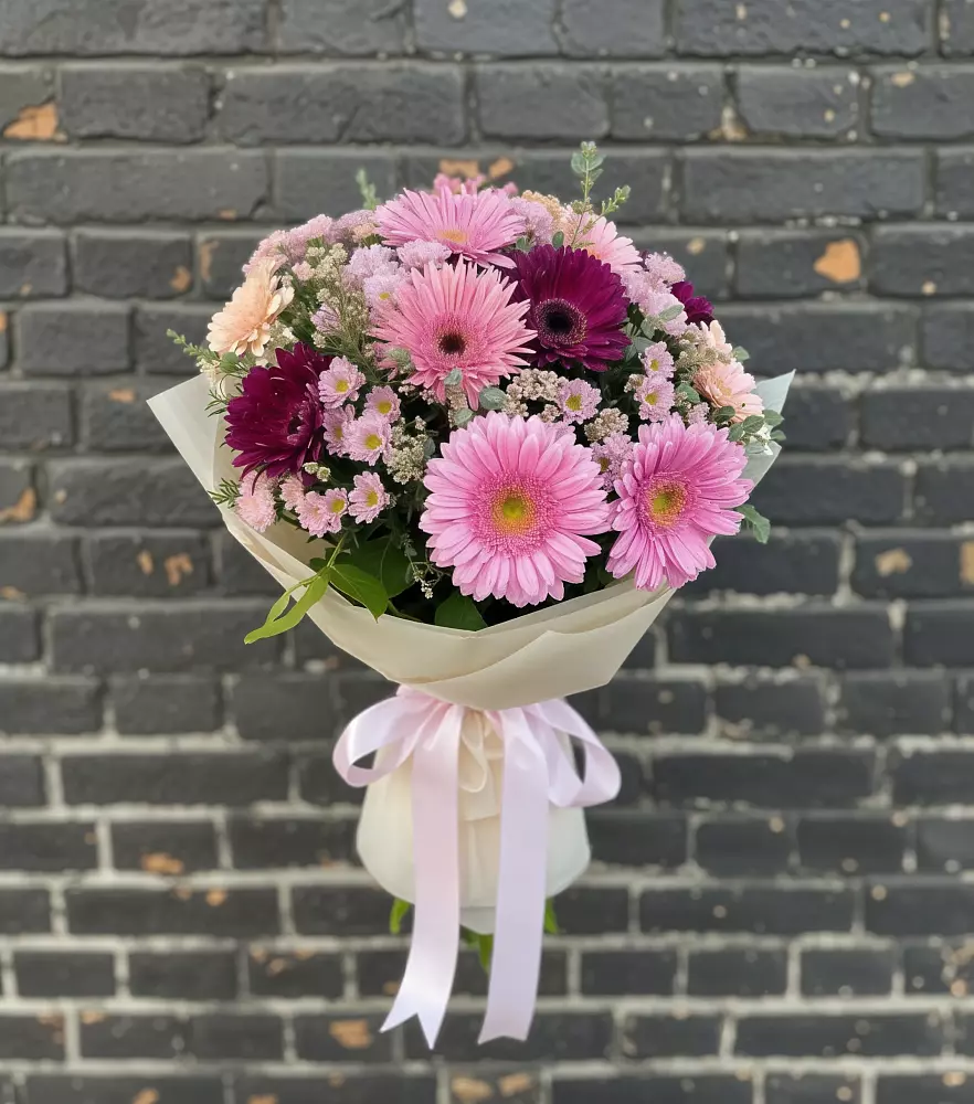 Букет цветов из: Герберы и Хризантемы в Поселок санатория имени Герцена