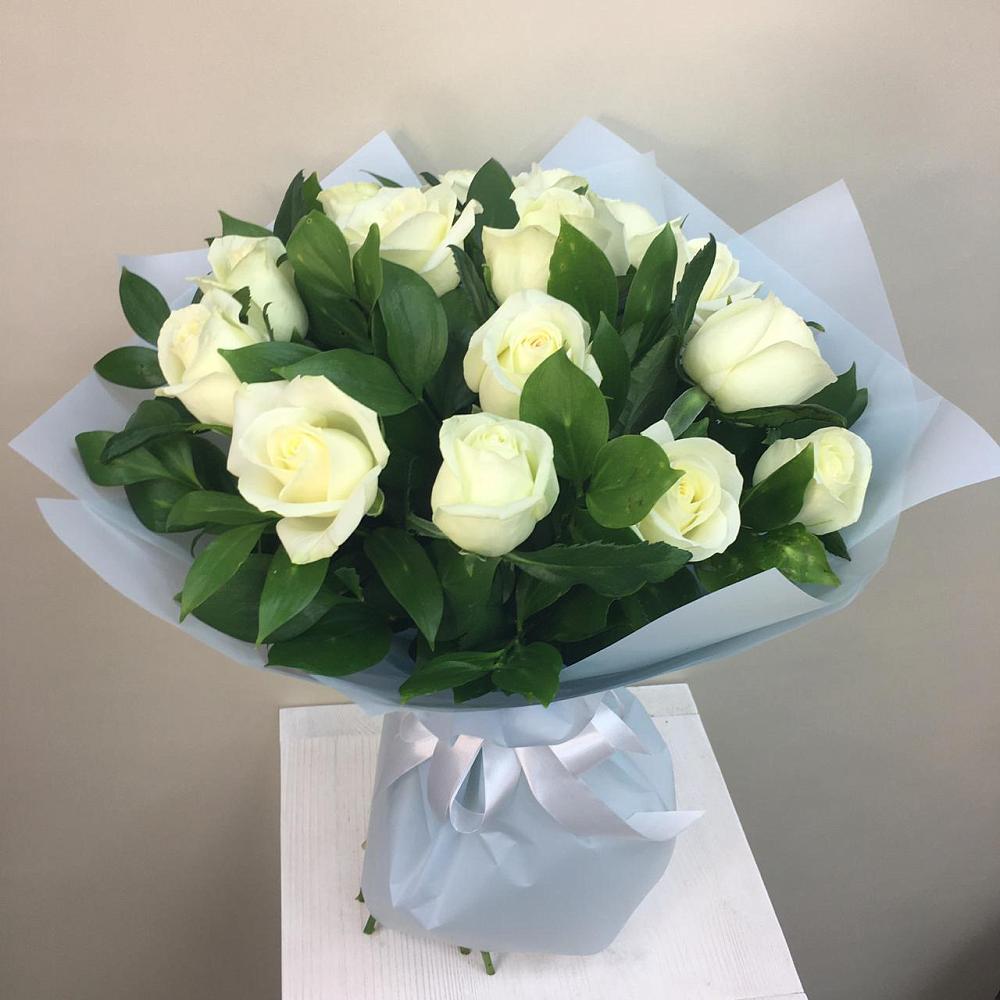 Букет 15 Белых роз Проуд в Поселок санатория имени Герцена