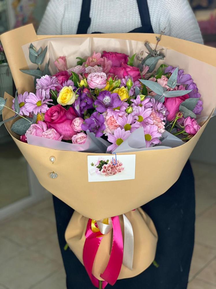 Букет цветов из: Хризантемы, Гвоздики и Альстромерии в Поселок санатория имени Герцена