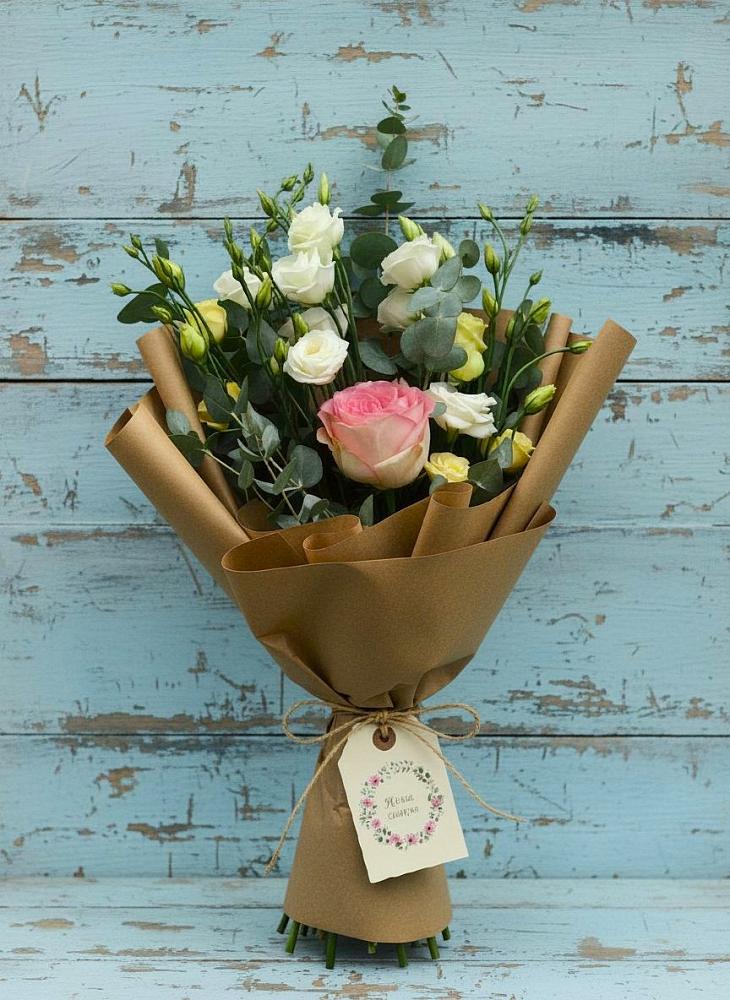 Букет цветов из: Розы и Лизиантусы в Поселок санатория имени Герцена