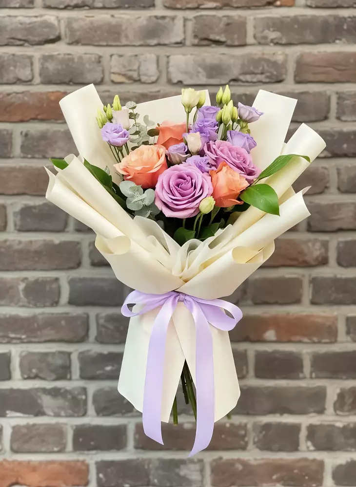 Букет цветов из: Лизиантусы и Розы в Поселок санатория имени Герцена