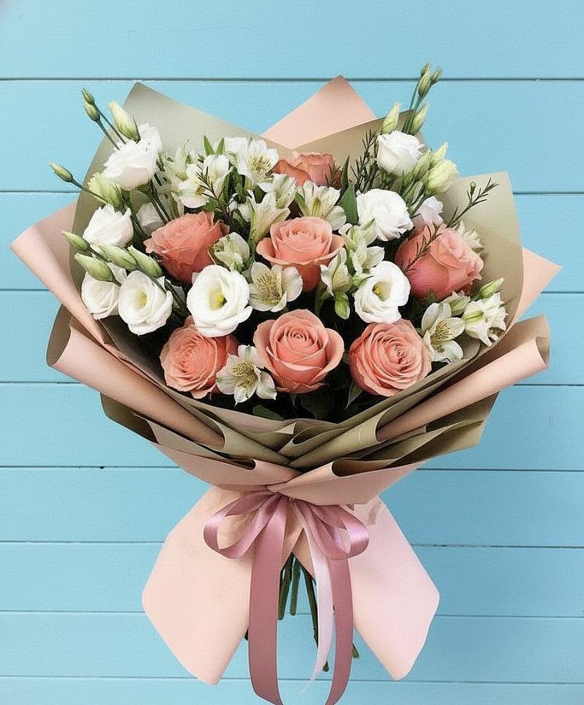 Букет цветов из: Розы, Альстромерии и Лизиантусы в Поселок санатория имени Герцена