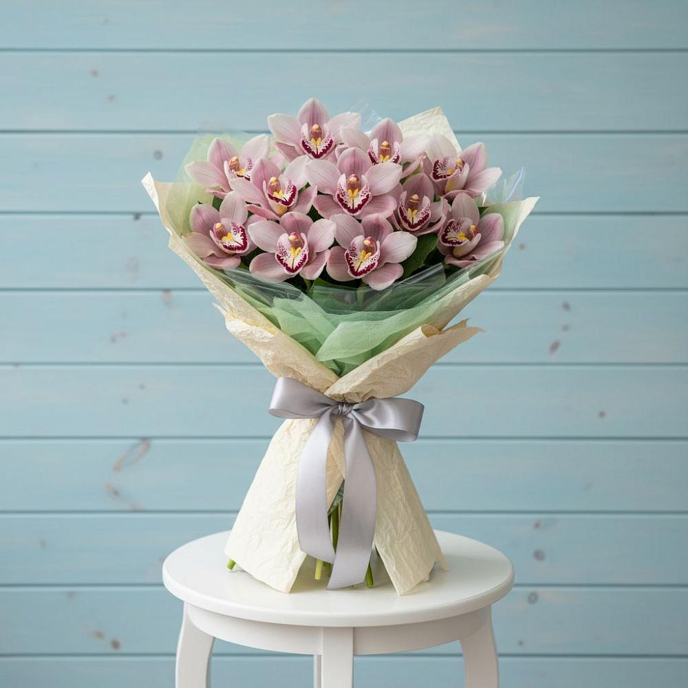 Букет цветов из: Орхидеи и Розы в Поселок санатория имени Герцена