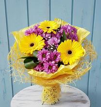 Букет цветов из:  Хризантемы и Герберы в Поселок санатория имени Герцена