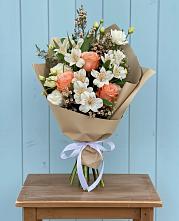 Букет цветов из:  Альстромерии, Лизиантусы, Розы и Хризантемы #REPLACE_PRED# Поселок санатория имени Герцена