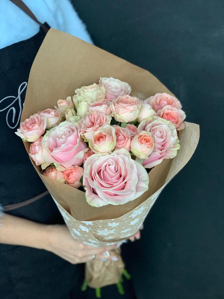 Букет цветов из: Хризантемы и Розы в Поселок санатория имени Герцена