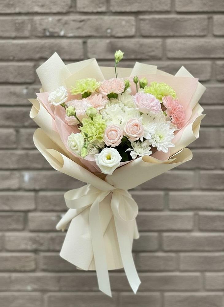 Букет цветов из: Гвоздики, Розы, Лизиантусы и Хризантемы в Поселок санатория имени Герцена