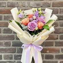 Букет цветов из:  Лизиантусы и Розы #REPLACE_PRED# Поселок санатория имени Герцена