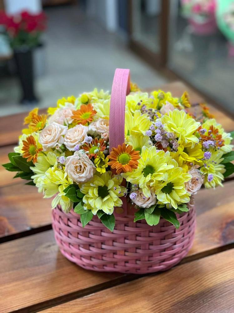Цветочная композиция из Хризантемы и Розы в корзине в Поселок санатория имени Герцена