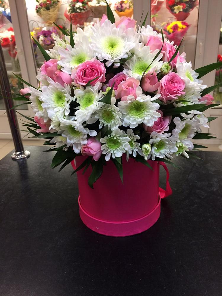 Цветочная композиция из Розы и Хризантемы в шляпной коробке в Поселок санатория имени Герцена