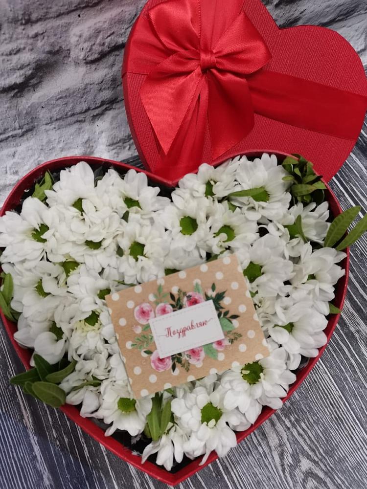 Цветочная композиция из Хризантемы в виде сердца в Поселок санатория имени Герцена