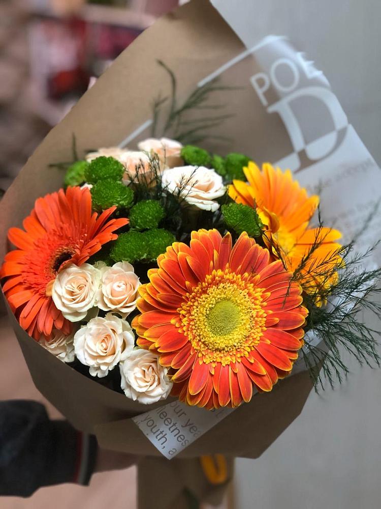 Букет цветов из: Герберы, Хризантемы и Розы в Поселок санатория имени Герцена