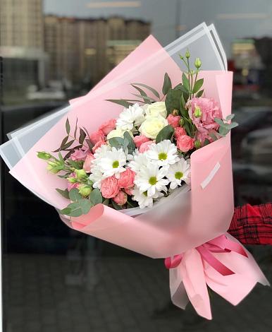 Букет цветов из: Розы, Лизиантусы и Хризантемы в Поселок санатория имени Герцена