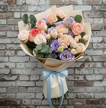 Букет цветов из:  Розы, Лизиантусы и Гвоздики в Поселок санатория имени Герцена